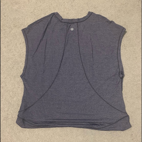 Lululemon cropped shirt - Picture 2 of 2